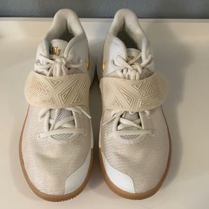 Nike Basketball Shoes. Size 7 Women’s. Never worn.